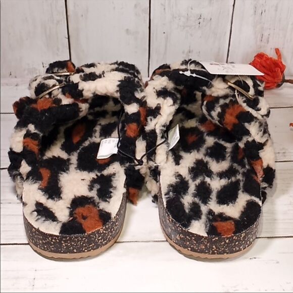 Secret Treasures Women's Cheetah Print Sandals || Size 6, 9, 11 - Picture 5 of 6